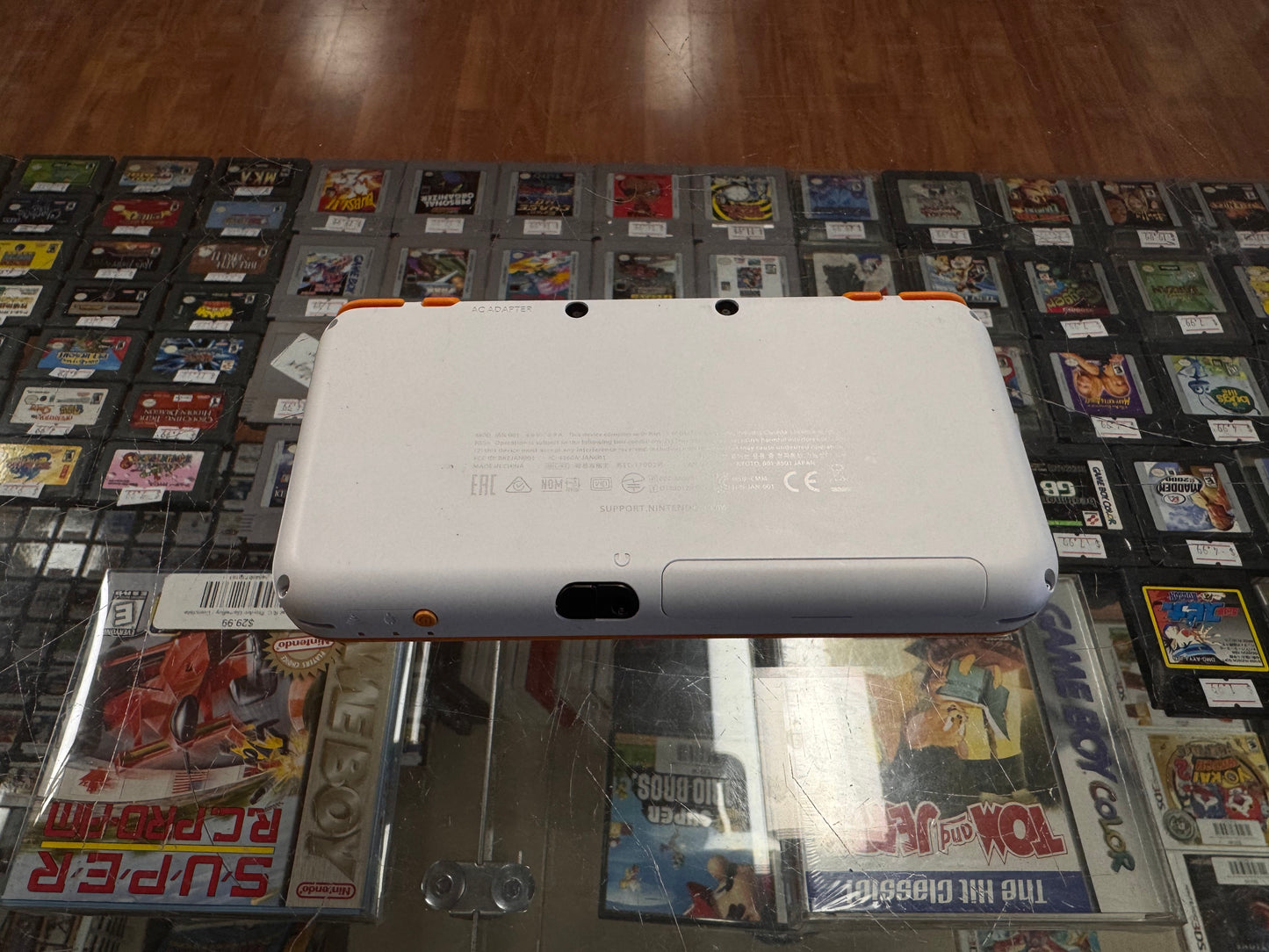 New Nintendo 2DS XL White + Orange Nintendo 3DS