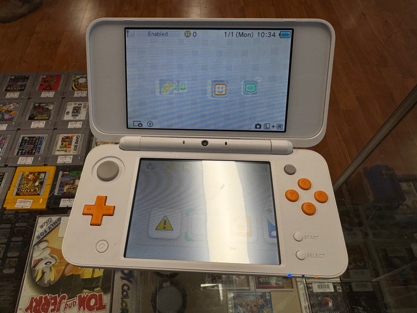 New Nintendo 2DS XL White + Orange Nintendo 3DS